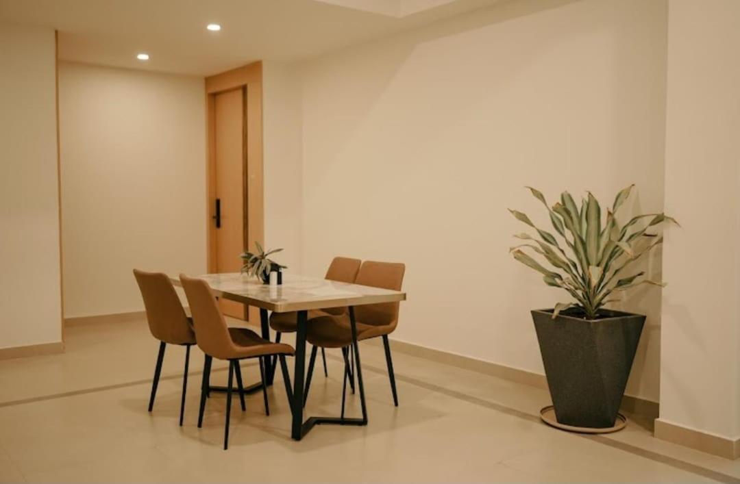Aparthotel Atmosfera Bengaluru, India Zewnętrze zdjęcie